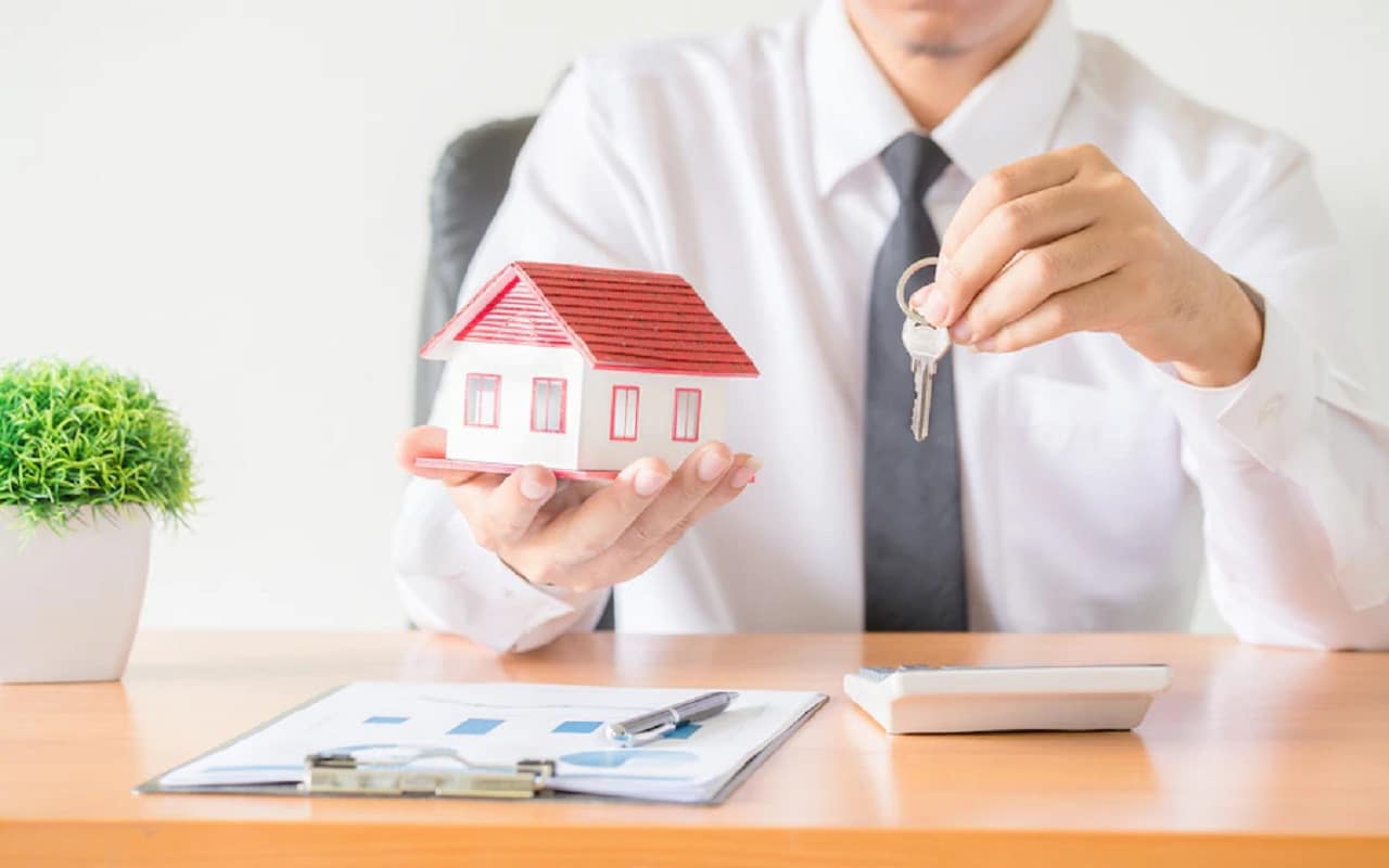 Cle De Maison Dans La Protection Des Mains De Lagent immobilier