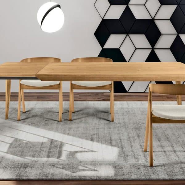 Une table à manger et des chaises modernes dans une pièce en noir et blanc.