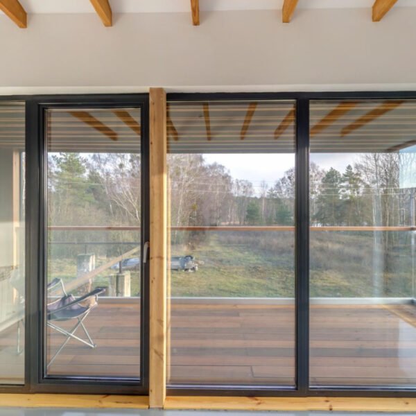 Baie vitrée coulissante : fonctionnalité, design et lumière naturelle pour votre espace de vie