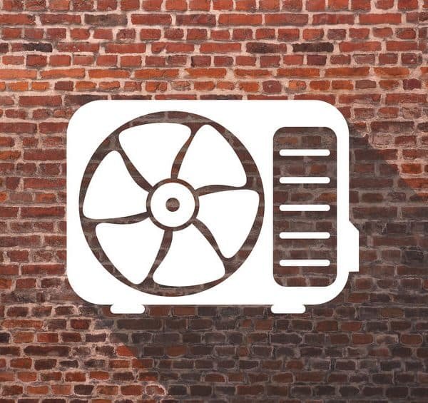 L'icône blanche d'une unité de climatisation avec un ventilateur est affichée sur un fond de mur de briques rouges, projetant une ombre vers la droite.