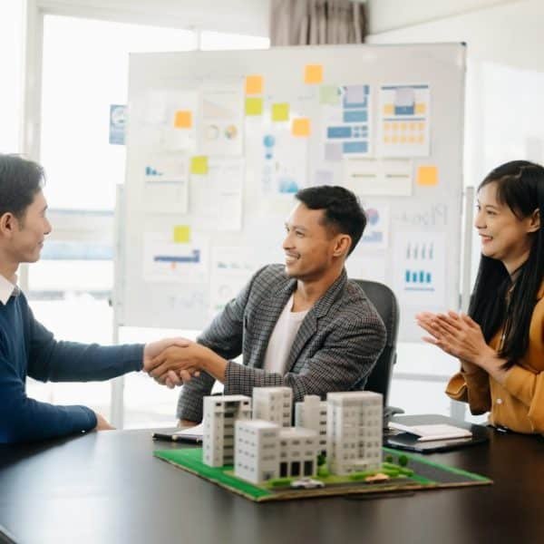 Customers who choose to buy a condominium room and a bank approve a loan. Condominium and house loan