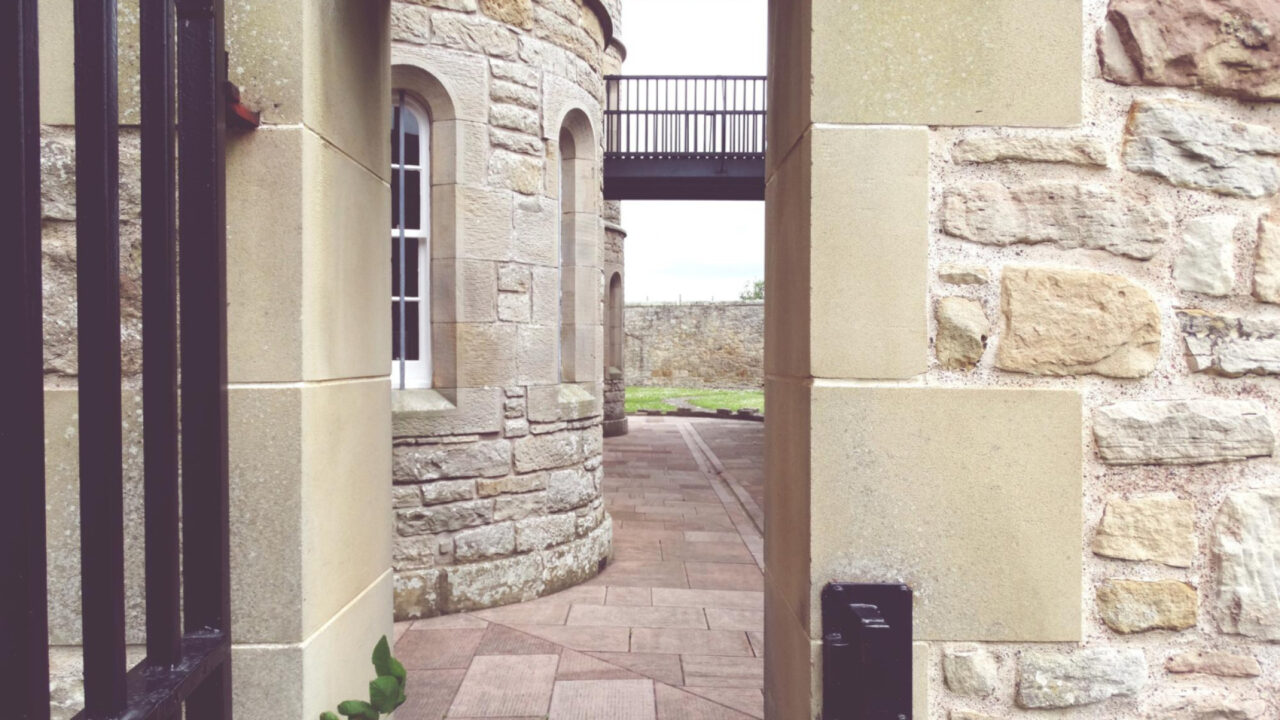 Fausses pierres murales : astuces pour un rendu réaliste sans se tromper !