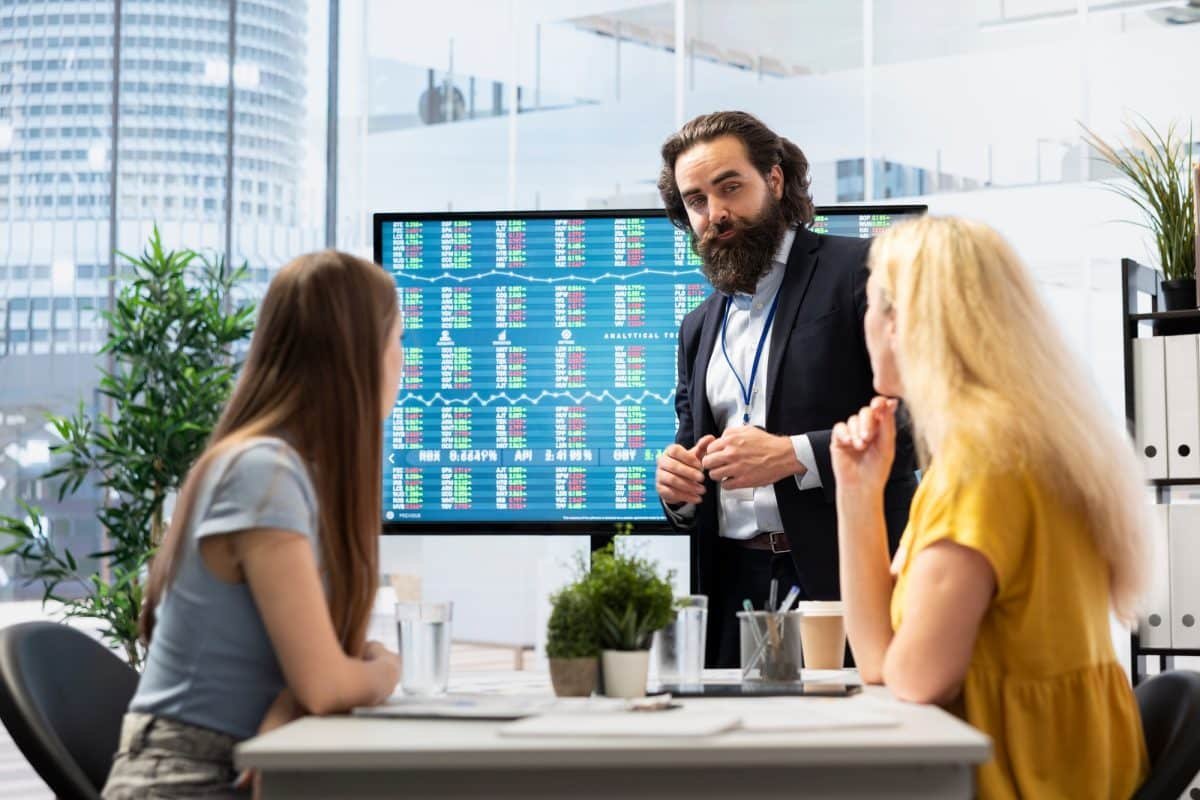 Financial advisor assessing clients risk tolerance regarding forex investing