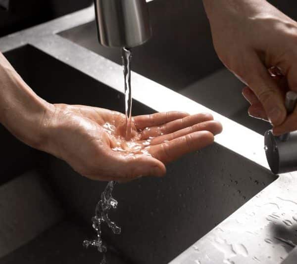 gros plan lavage hygienique mains