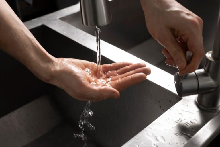 gros plan lavage hygienique mains