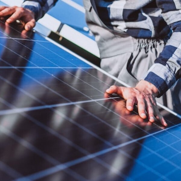 Panneaux solaires : pourquoi passer par un installateur certifié RGE ?