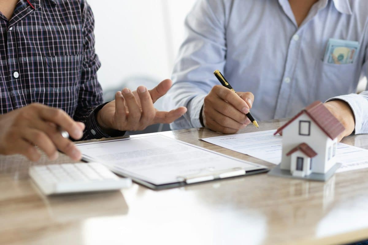 Concept de consultant en immobilier, contrat juridique, location, bail, hypothèque.